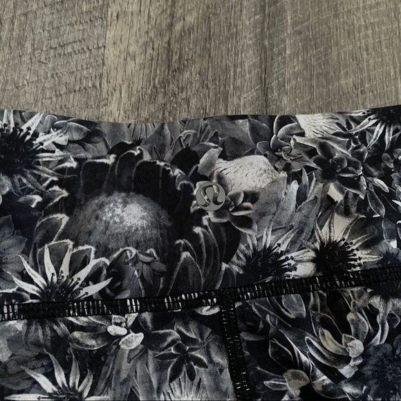 Lululemon black floral crop leggings - Picture 9 of 10